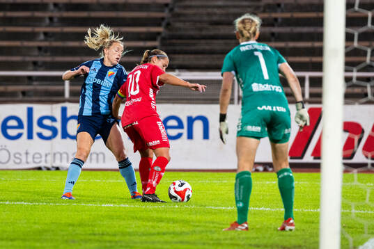 Djurgårdens Mimmi Larsson och Linköpings Emma Lennartsson