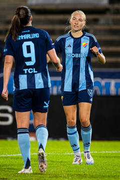 Djurgårdens Pauline Hammarlund och Stinalisa Johansson