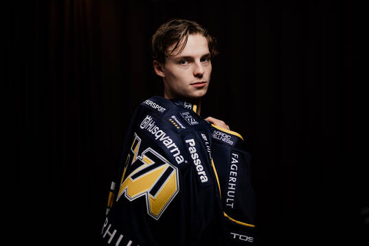 Hv71s Oscar Fisker Moelgaard