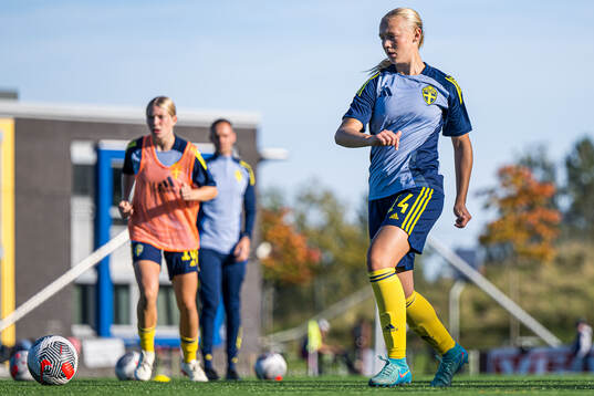 Filippa Andersson Widén of Sweden warms up
