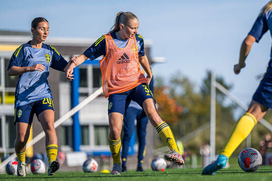Anna Svanberg of Sweden warms up