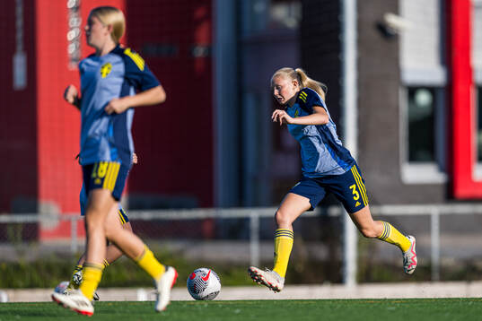 Anna Svanberg of Sweden warms up