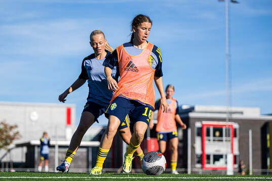 Inés Lorenius of Sweden warms up