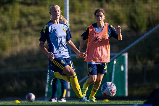 Filippa Andersson Widén and Inés Lorenius of Sweden warms