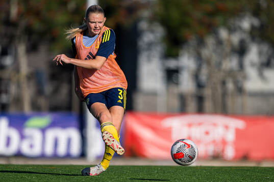 Anna Svanberg of Sweden warms up