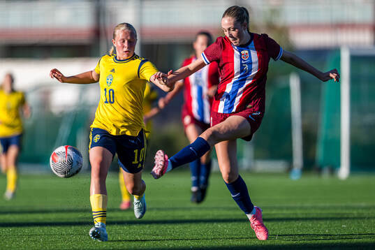 Nova Selin of Sweden and Nathalie Kolseth Skeide of Norway
