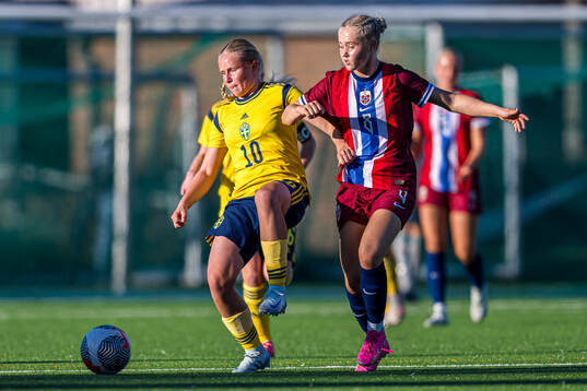 Nova Selin of Sweden and Tomine Enger of Norway