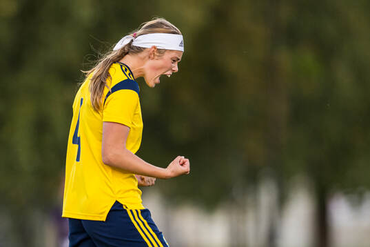 Roos Huitzing of Sweden celebrates