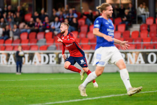 Östers Simon Marklund jublar