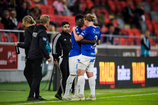 Trelleborgs Charlie Weberg är skadad och blir utbytt av
