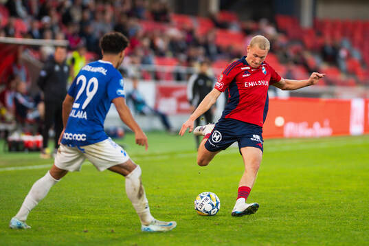 Trelleborgs Othmane Salama och Östers Adam Bergmark Wiberg