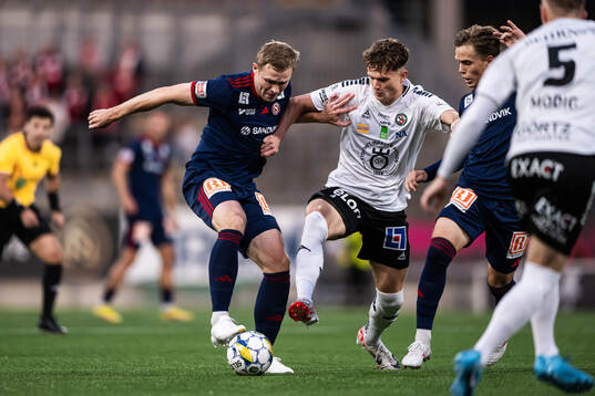 Sandvikens IFs James Joseph Kirby och Örebros Erik McCue