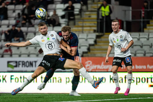 Örebros Niclas Bergmark och Sandvikens IFs James Joseph