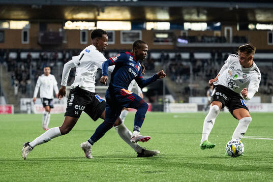 Sandvikens IFs John Thomas Kamara mot Örebros Hamse