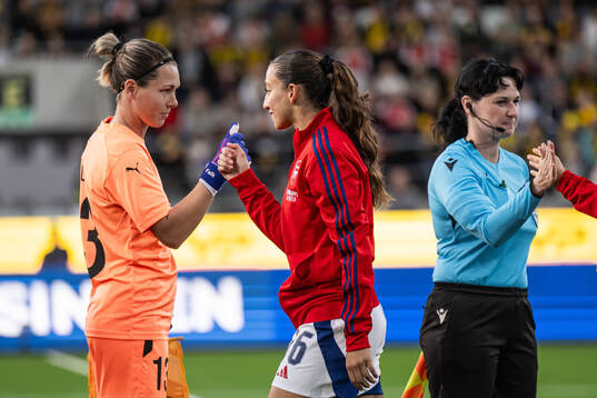 Goalkeeper Jennifer Falk of Häcken and Rosa Kafaji of