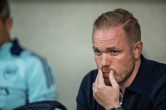 Head coach Head coach Jonas Eidevall of Arsenal