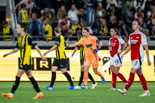 of Häcken goalkeeper Jennifer Falk and Rosa Kafaji of