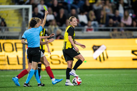 Anna Anvegård of Häcken receives a warning