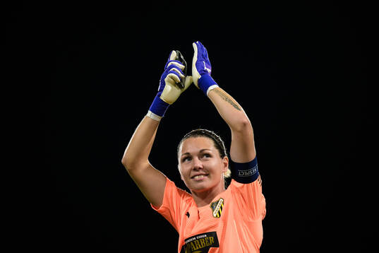 Goalkeeper Jennifer Falk of Häcken celebrate