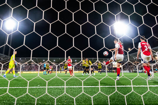 Katie McCabe of Arsenal looks dejected
