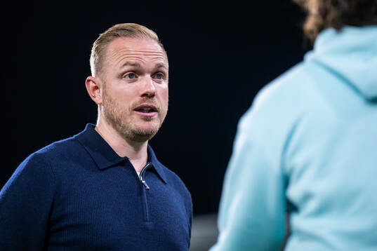 Head coach Head coach Jonas Eidevall of Arsenal