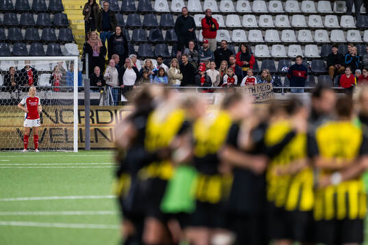 Stina Blackstenius of Arsenal looks dejected