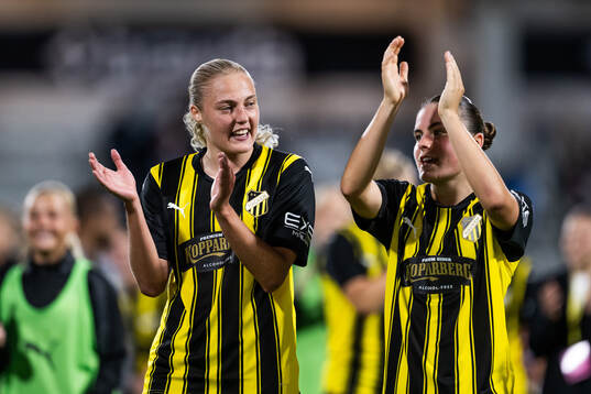 Elma Junttila Nelhage and Hanna Wijk of Häcken celebrate