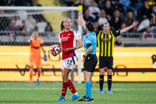 Frida Maanum of Arsenal receives a yellow card from Referee