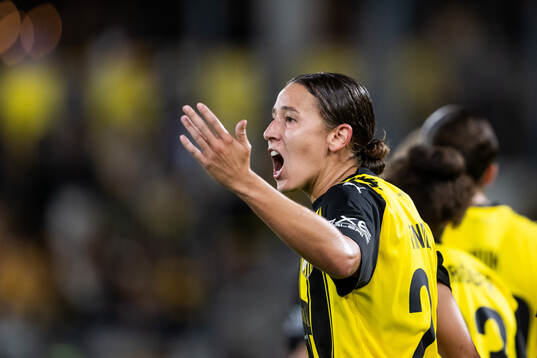 Tabby Tindell of Häcken celebrates