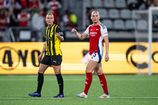 Josefine Rybrink of Häcken and Stina Blackstenius of
