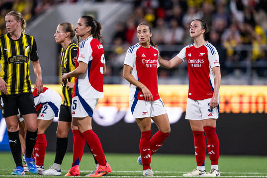 Rosa Kafaji and Lotte Wubben-Moy of Arsenal