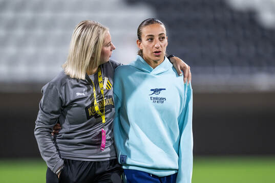 Physiotherapist Mikaela Johansson of Häcken with Rosa