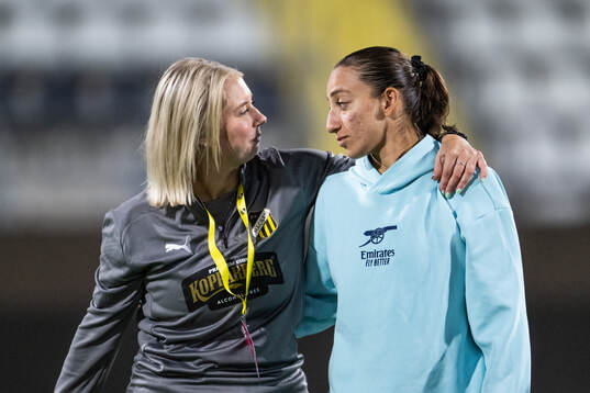 Physiotherapist Mikaela Johansson of Häcken with Rosa