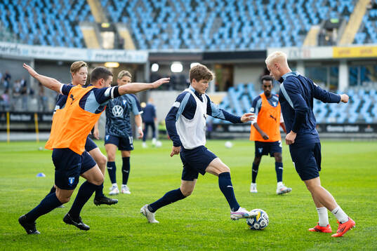 Malmö FFs Oliver Berg innan fotbollsmatchen i Allsvenskan