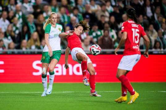 Ellen Wangerheim of Hammarby and Marit B. Lund of Benfica