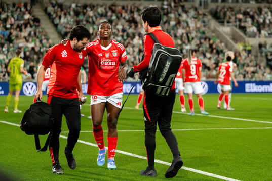 Christy Ucheibe of Benfica in pain