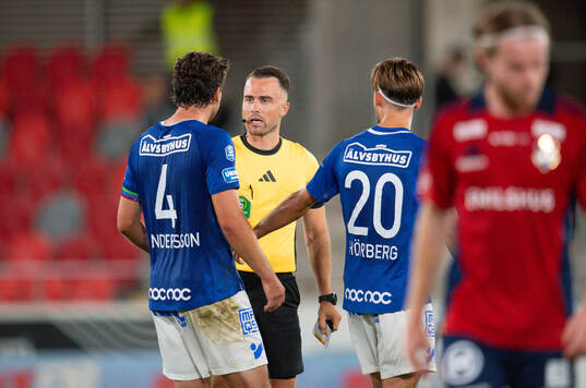 Trelleborgs Mattias Andersson och Felix Hörberg  pratar