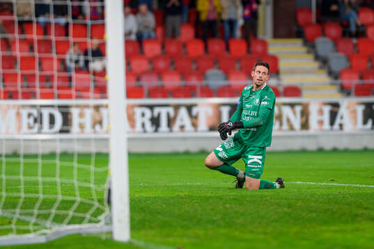 Trelleborgs målvakt Andreas Larsen deppar