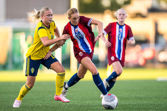 Nicole Molin Kock of Sweden and Amalie Lia of Norway