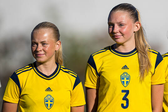 Sally Nylén and Anna Svanberg of Sweden