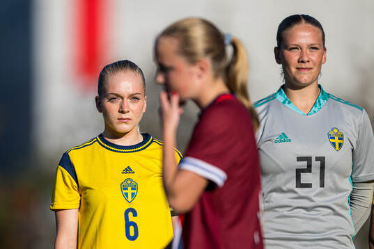 Doris Petz and Hanna Karlsson of Sweden