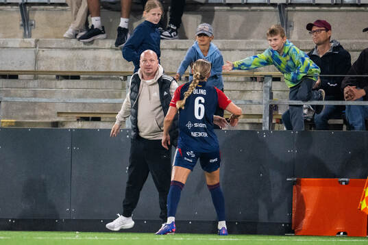 FC Rosengårds tränare Joel Kjetselberg och Ria Noora