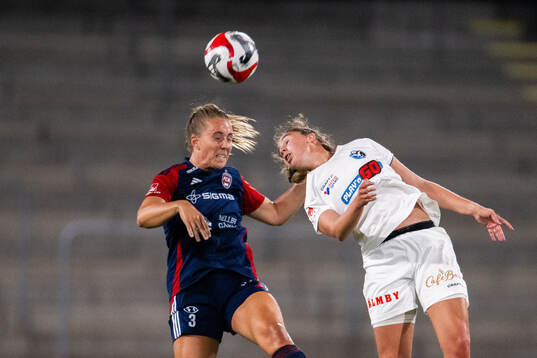 FC Rosengårds Gudrun Arnardottir och Växjö DFFs Bryndis