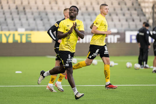 Och Elfsborgsspelare kommer ut till uppvärmning