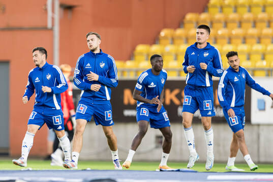 Norrköpings spelare värmer upp
