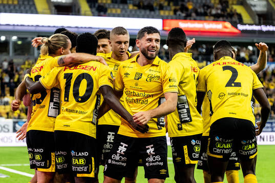 Elfsborgs Michael Baidoo jublar med lagkamrater