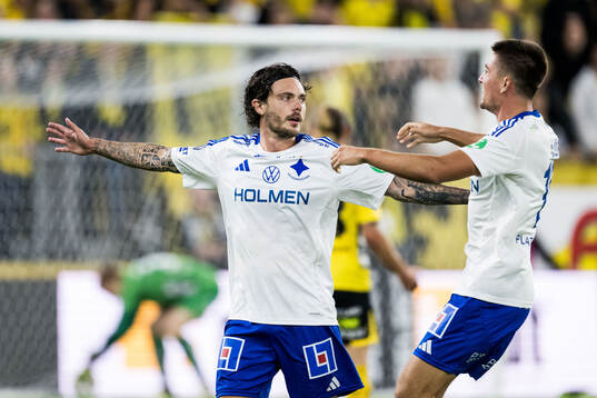 IFK Norrköpings David Moberg Karlsson jublar med Carl