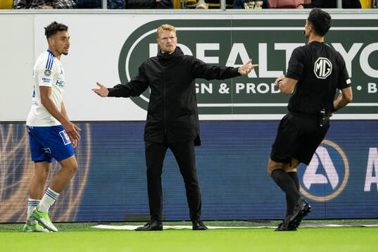 Elfsborgs manager Oscar Hiljemark reagerar
