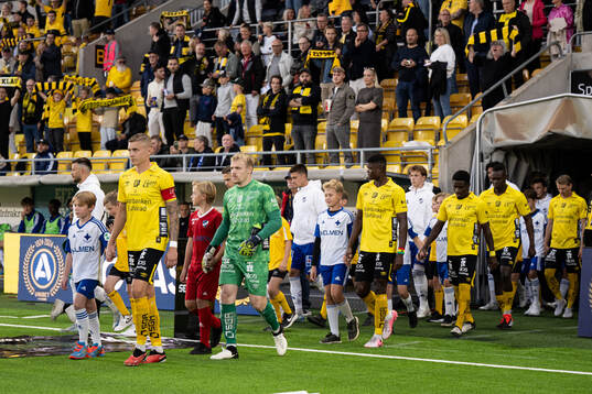 Lagen kommer in på planen