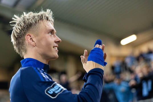 Djurgårdens Santeri Haarala jublar framför klacken